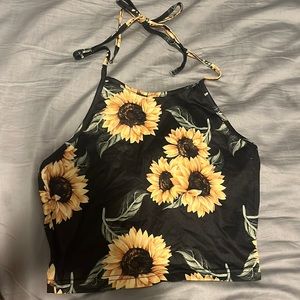 SHEIN black sunflower crop top, color black and gold, size small. Worn once.